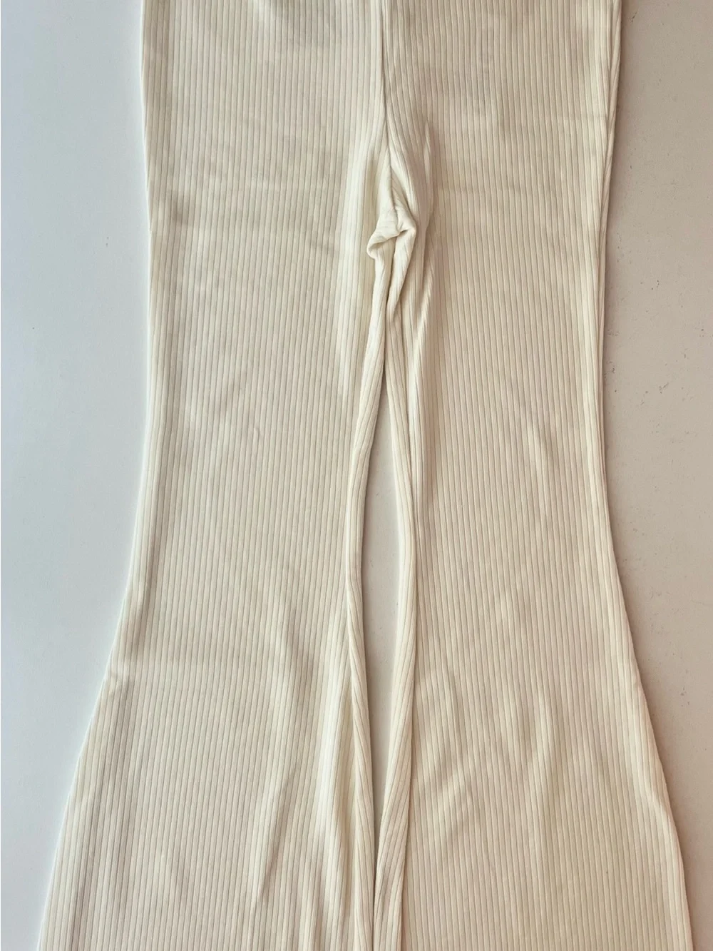 Old Navy Toddler Girls Ribbed Flare Pants in Cream 5t